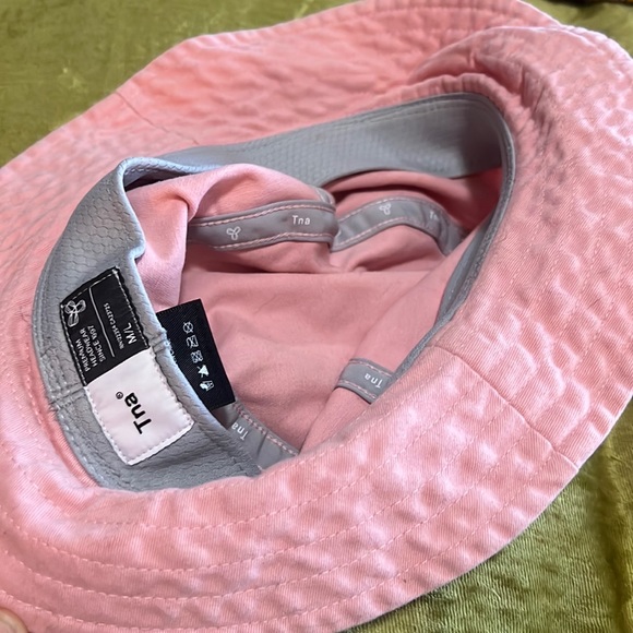 TNA banded bucket hat in light pink - Picture 2 of 2